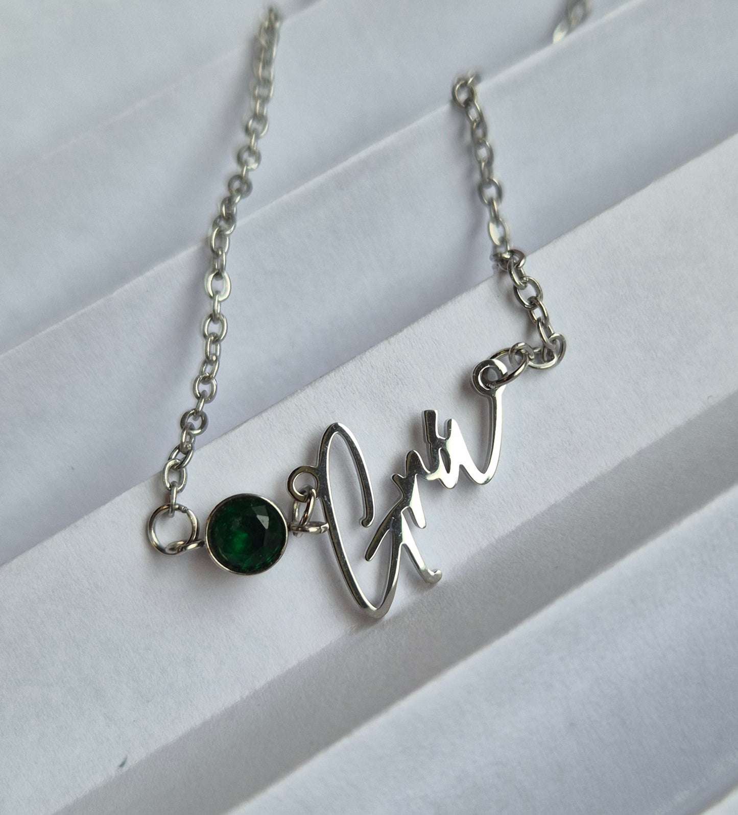 Grá Emerald